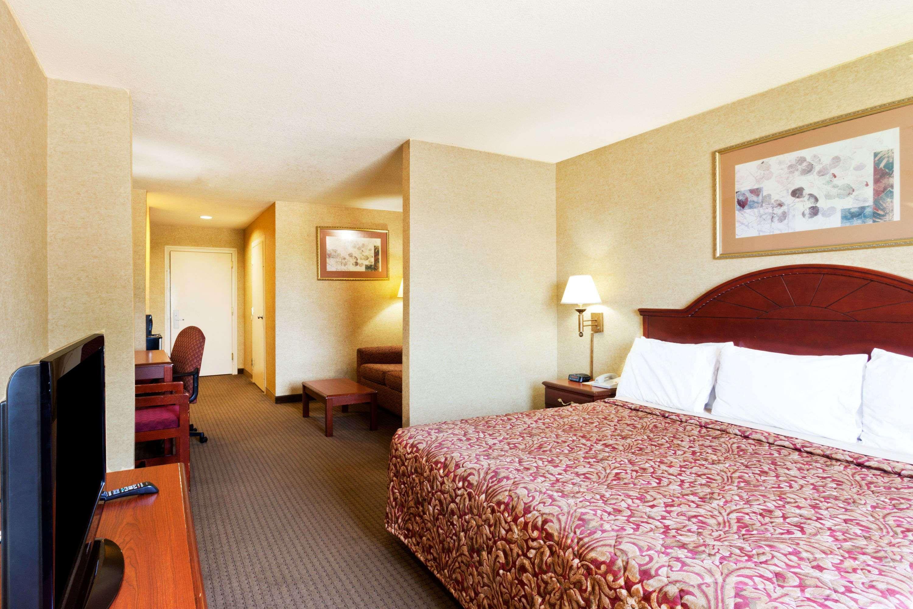 Days Inn & Suites By Wyndham Wynne Dış mekan fotoğraf