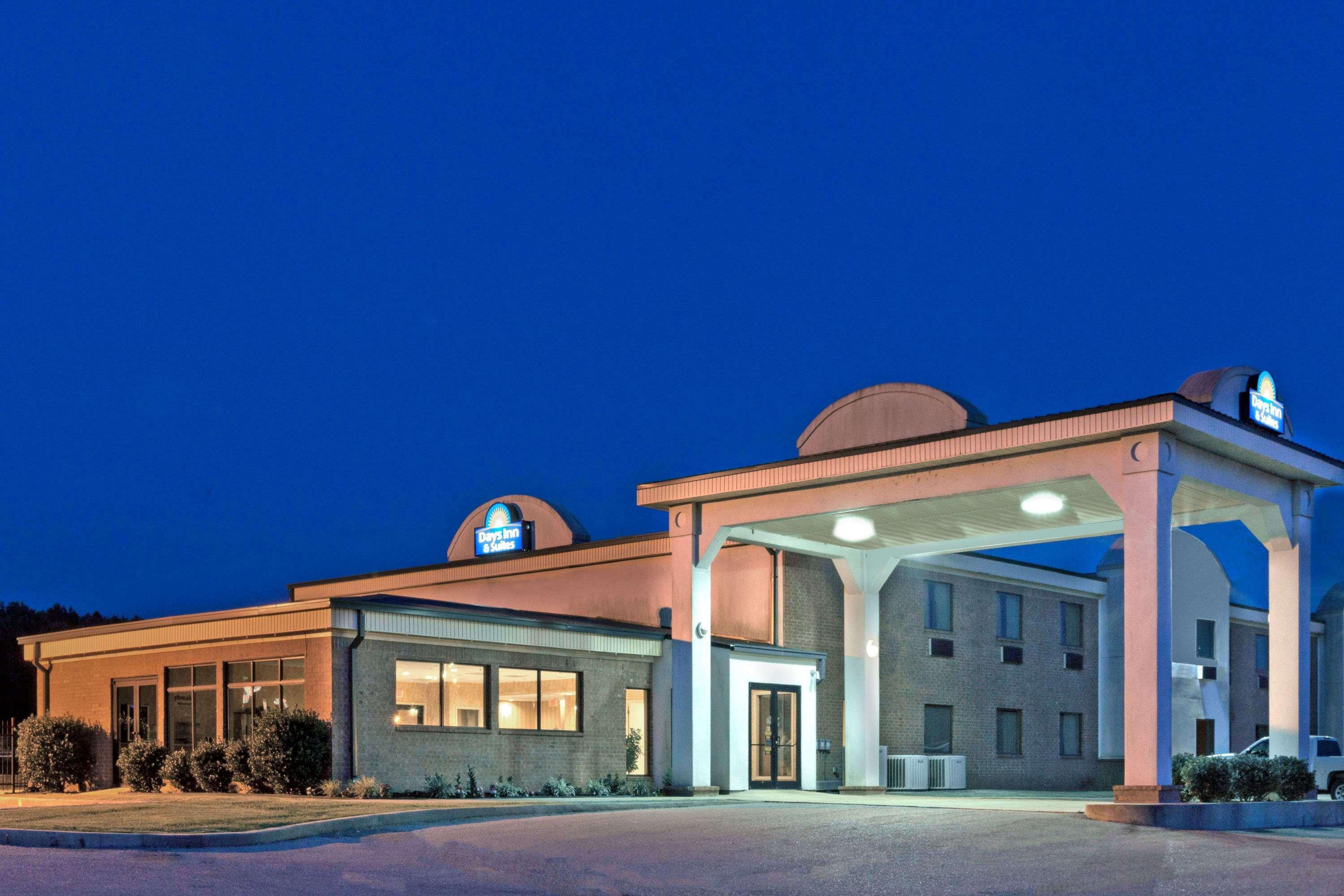 Days Inn & Suites By Wyndham Wynne Dış mekan fotoğraf