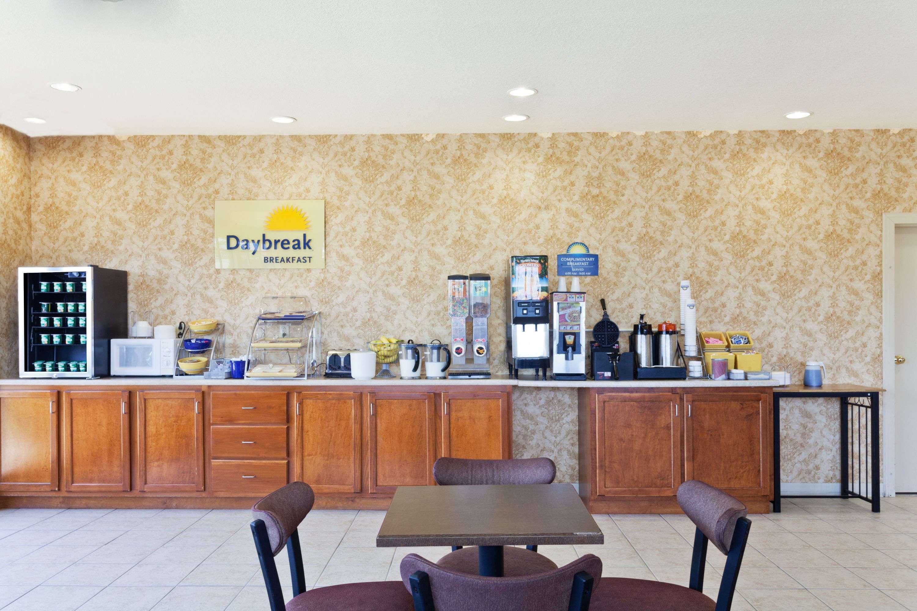 Days Inn & Suites By Wyndham Wynne Dış mekan fotoğraf
