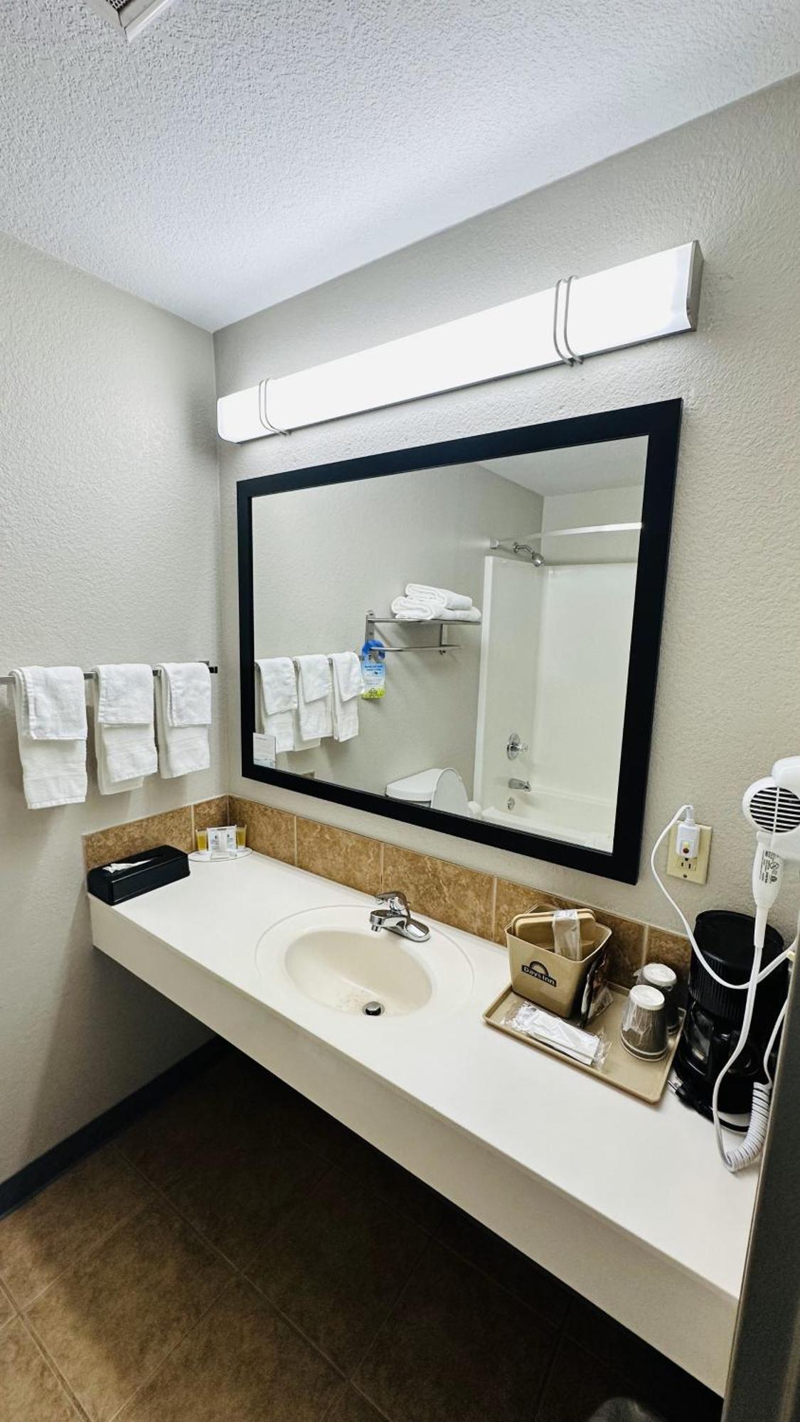Days Inn & Suites By Wyndham Wynne Dış mekan fotoğraf