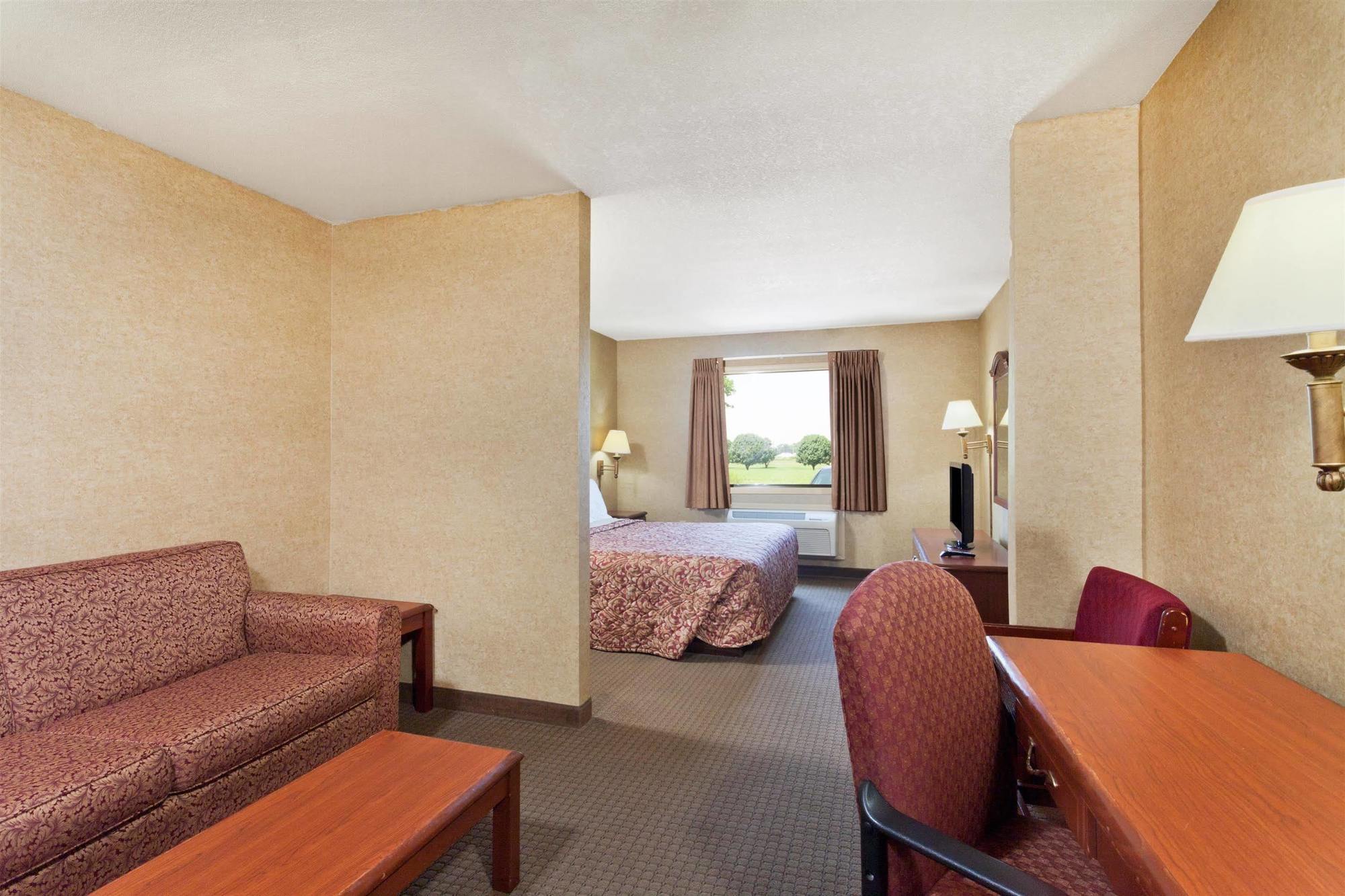 Days Inn & Suites By Wyndham Wynne Dış mekan fotoğraf